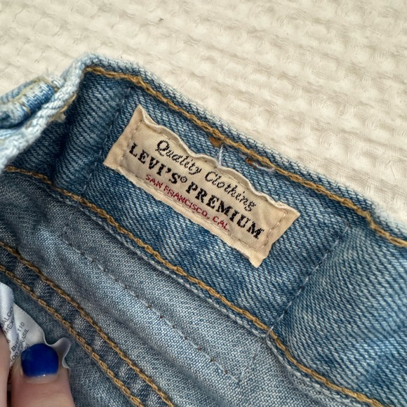 LEVI’S RIBCAGE DENIM SHORTS - Picture 8 of 9